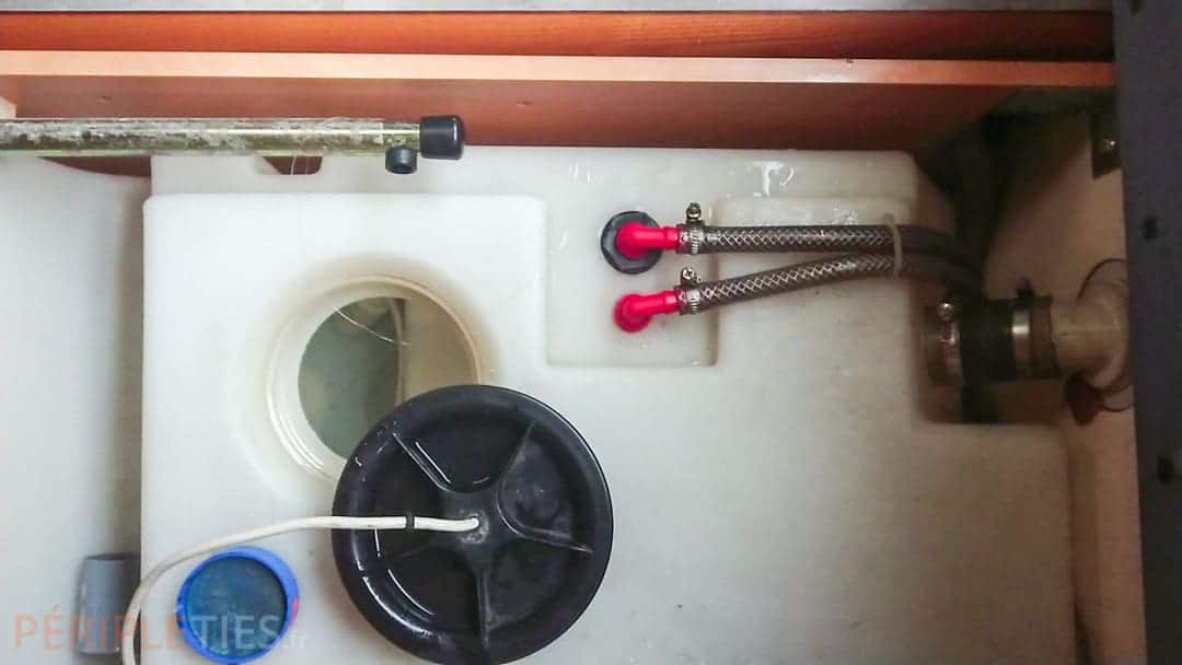 Tuto] Comment changer la vanne d'eau grise sur votre camping-car