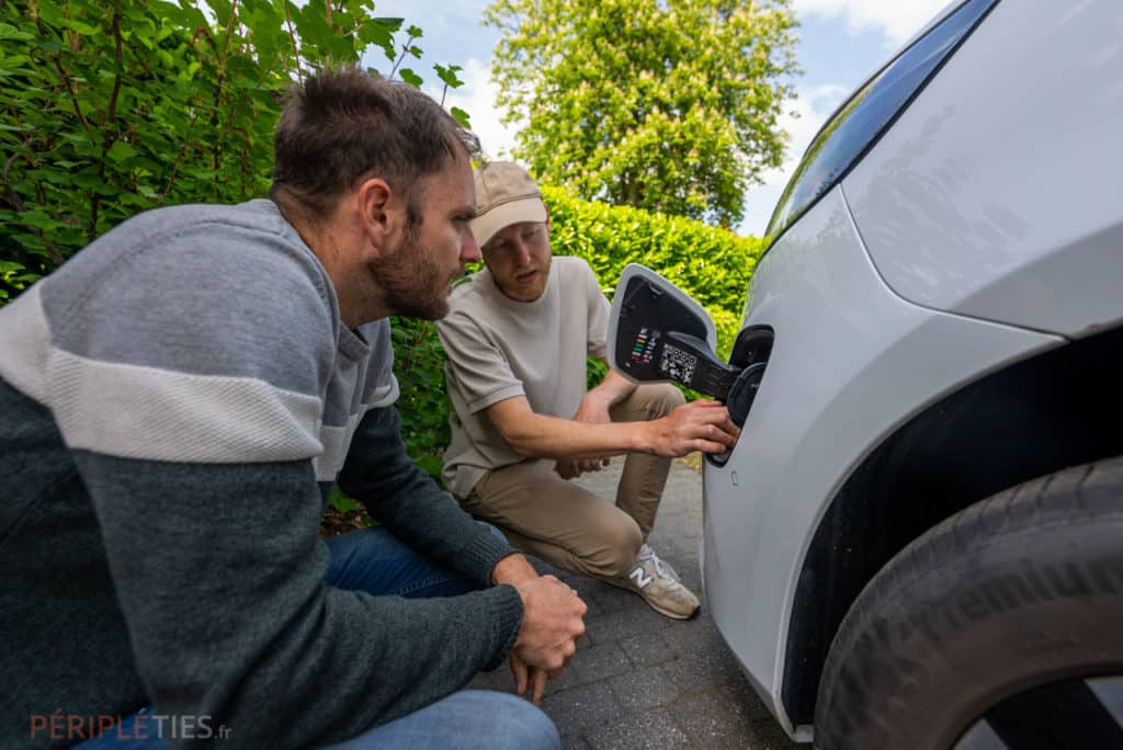 Recharger van Mercedes électrique